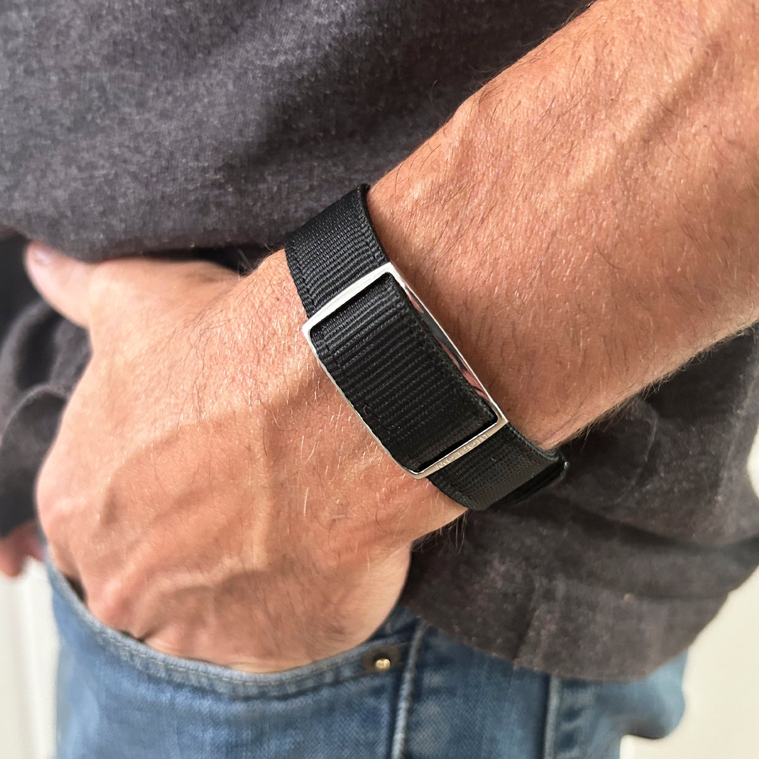 Explorer Magnetic Wristband Black